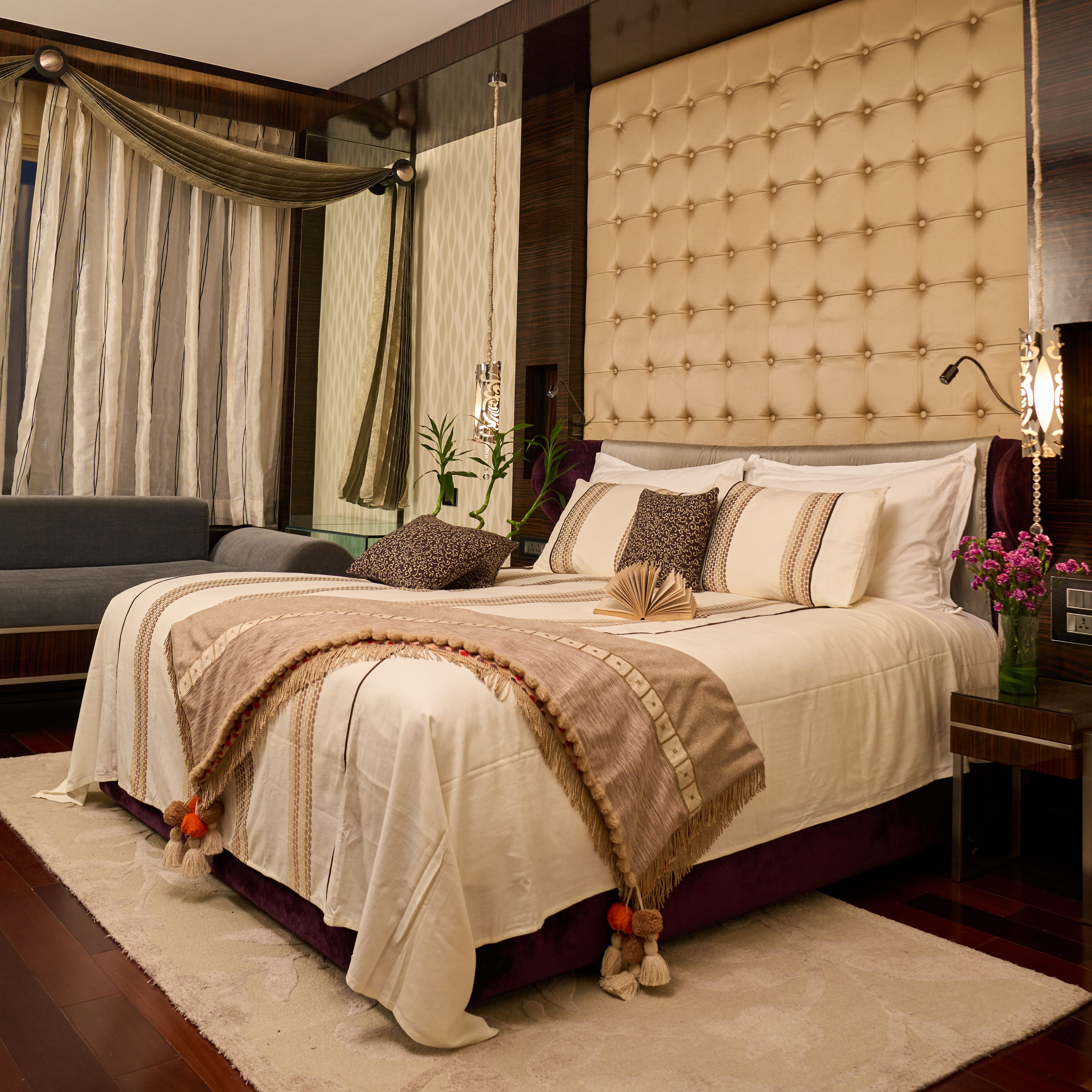 Ivory Royal Butti Embroidered 5-Piece Bedspread Set