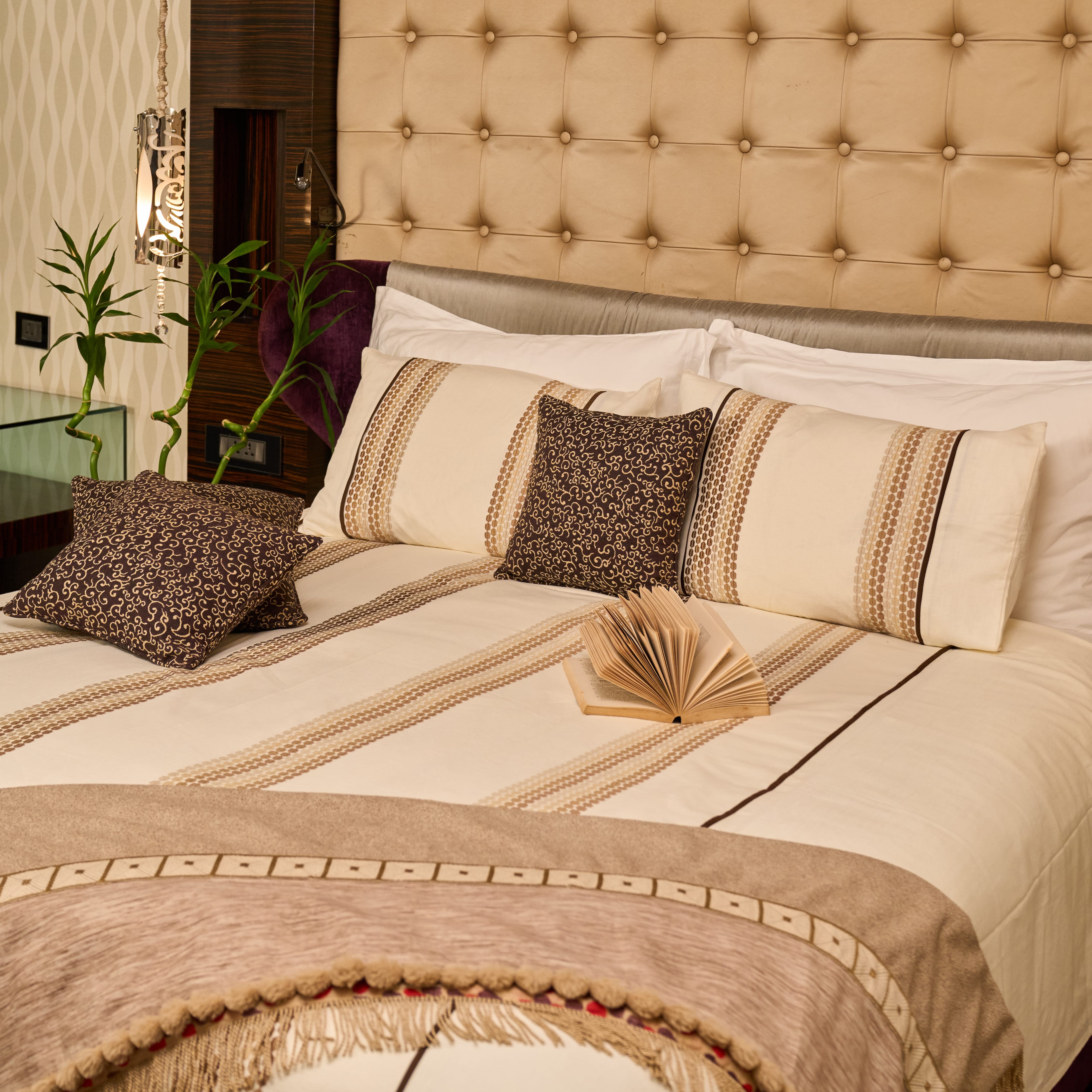 Ivory Royal Butti Embroidered 5-Piece Bedspread Set