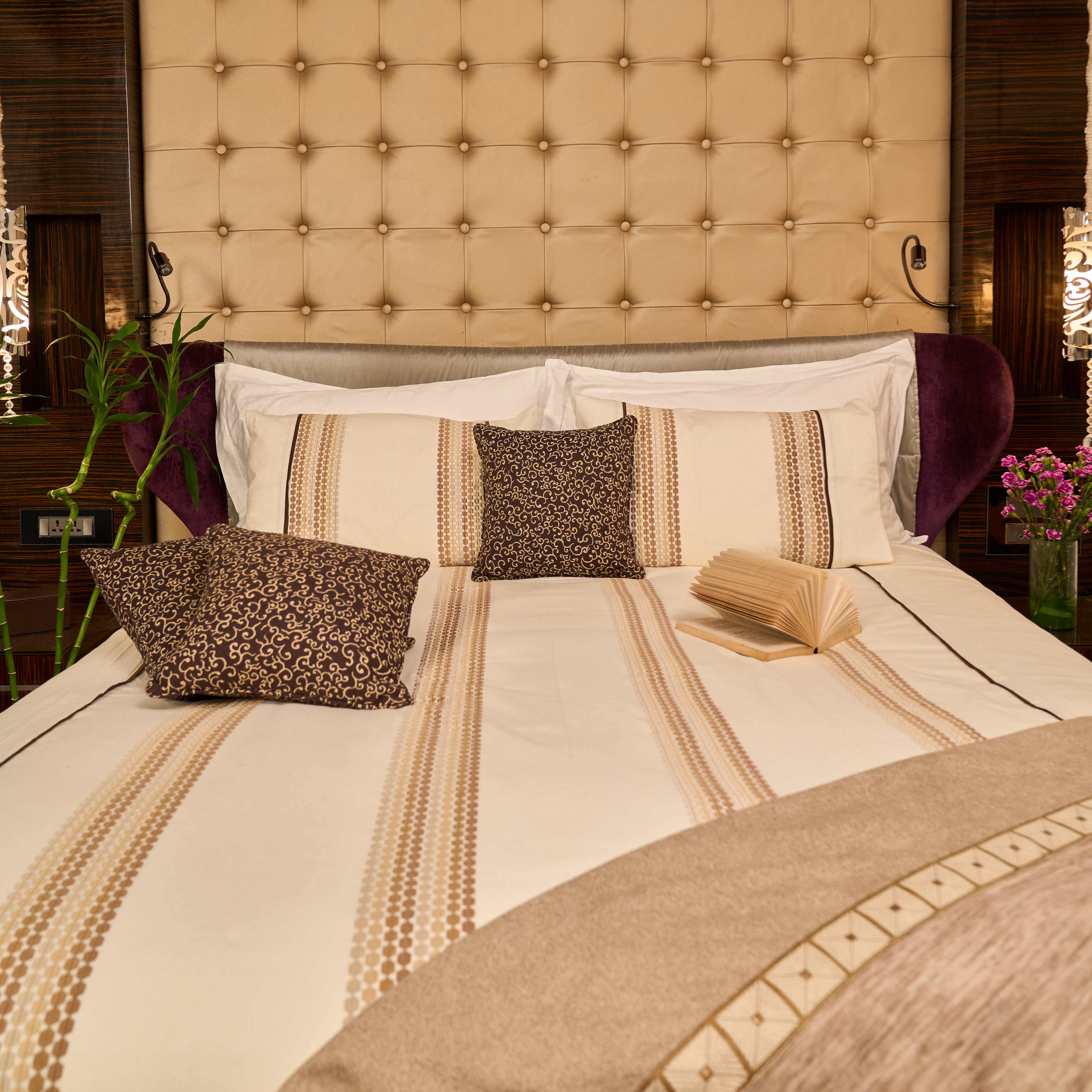Ivory Royal Butti Embroidered 5-Piece Bedspread Set